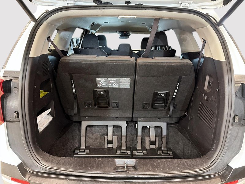 2025 Kia Carnival LX + Heated seats + Back up Camera