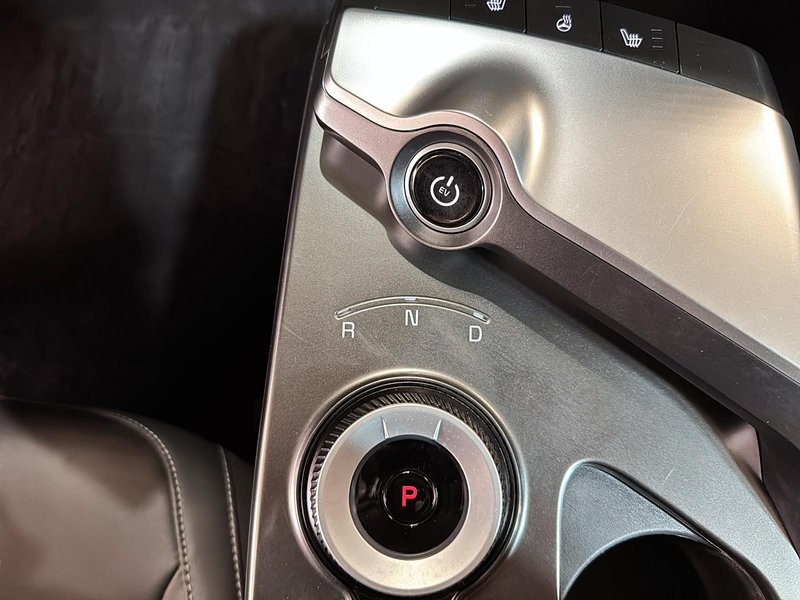 2024 Kia EV6 LAND AWD AWD LONG RANGE + Carplay + Back up camera