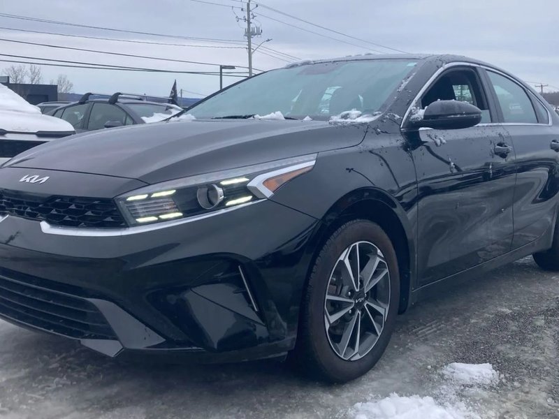 2024 Kia Forte EX CARPLAY + HEATED SEAT + HEATED LEATHER STEERING WHEEL + A/C