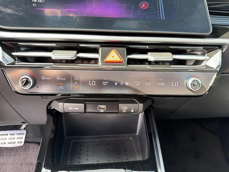 2025 Kia Niro SX HYBRID Sunroof + Leather + Backup camera