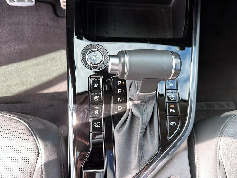 2025 Kia Niro SX HYBRID Sunroof + Leather + Backup camera