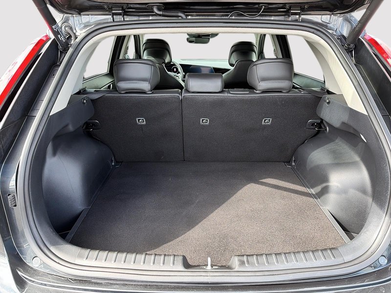2025 Kia Niro SX HYBRID Sunroof + Leather + Backup camera