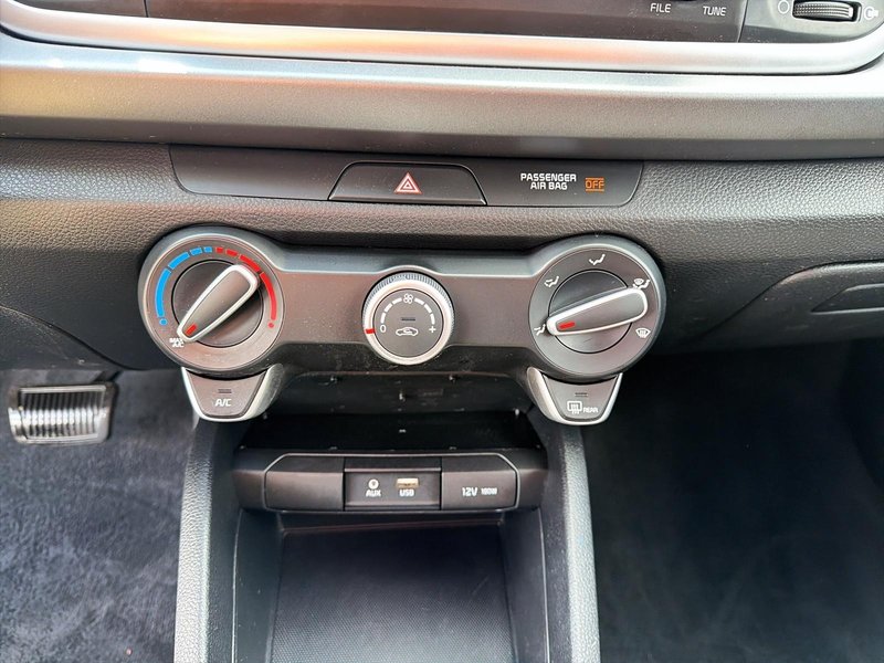 2019 Kia Rio 5-door LX + Carplay + Heated Seats + Backup camera