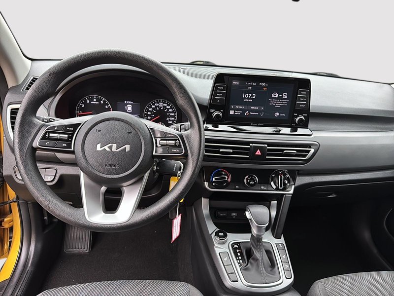 2022 Kia Seltos LX Carplay + Back up cam