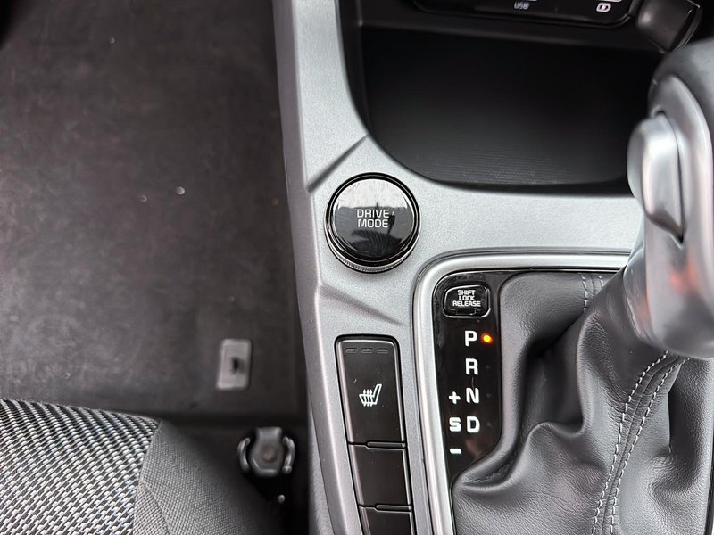 2022 Kia Seltos LX Carplay + Back up cam
