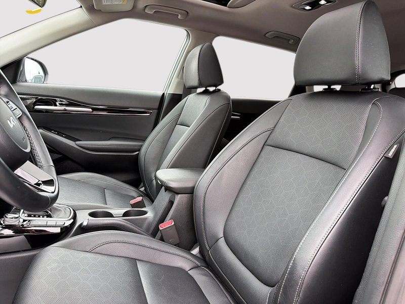 2025 Kia Seltos EX AWD + Sunroof + Leather + Backup camera