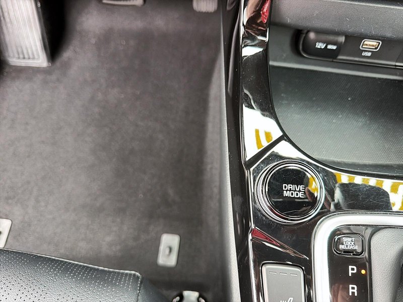 2025 Kia Seltos EX AWD + Sunroof + Leather + Backup camera