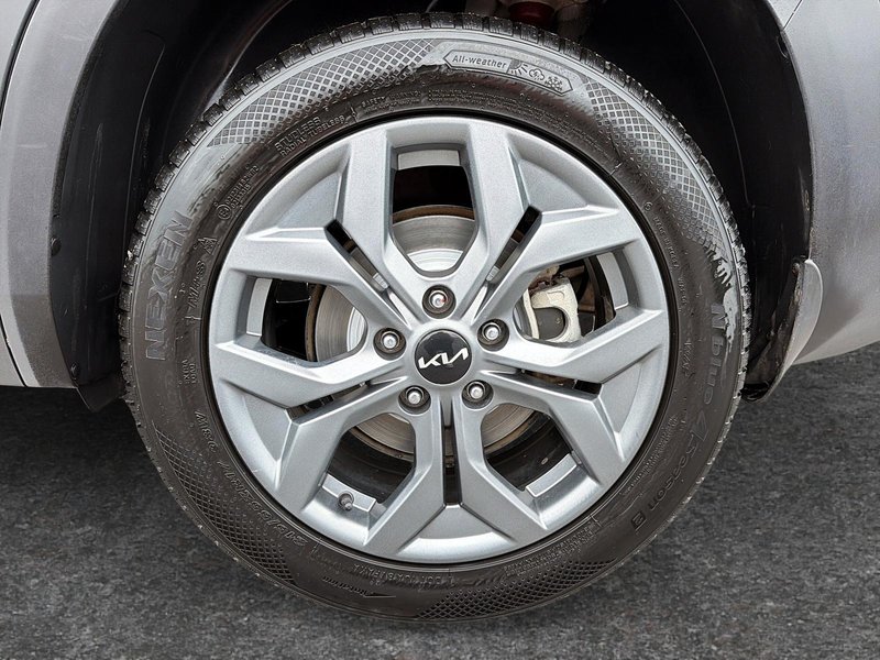2025 Kia Seltos EX AWD + Sunroof + Leather + Backup camera
