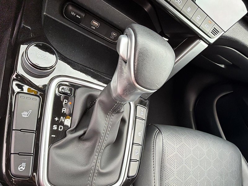 2025 Kia Seltos EX AWD + Sunroof + Leather + Backup camera