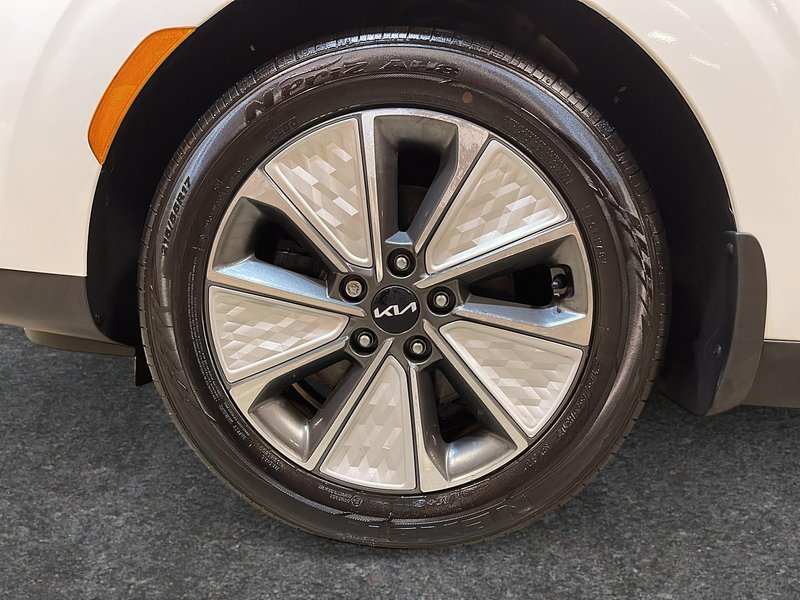 2023 Kia SOUL EV LIMITED 385km of range + Navigation + Sunroof