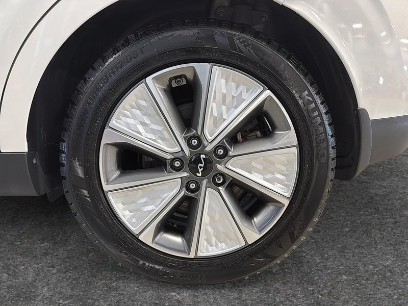 2023 Kia SOUL EV LIMITED Up to 385km of range + Navigation + Sunroof