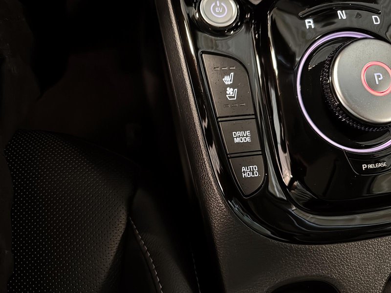 2023 Kia SOUL EV LIMITED Up to 385km of range + Navigation + Sunroof