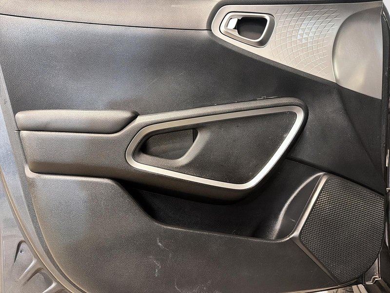 2021 Kia Soul LX A/C + Backup camera