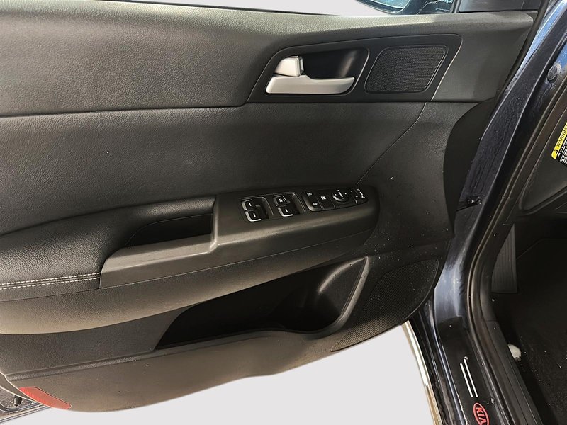 2021 Kia Sportage EX AWD + Panoramic roof + Carplay