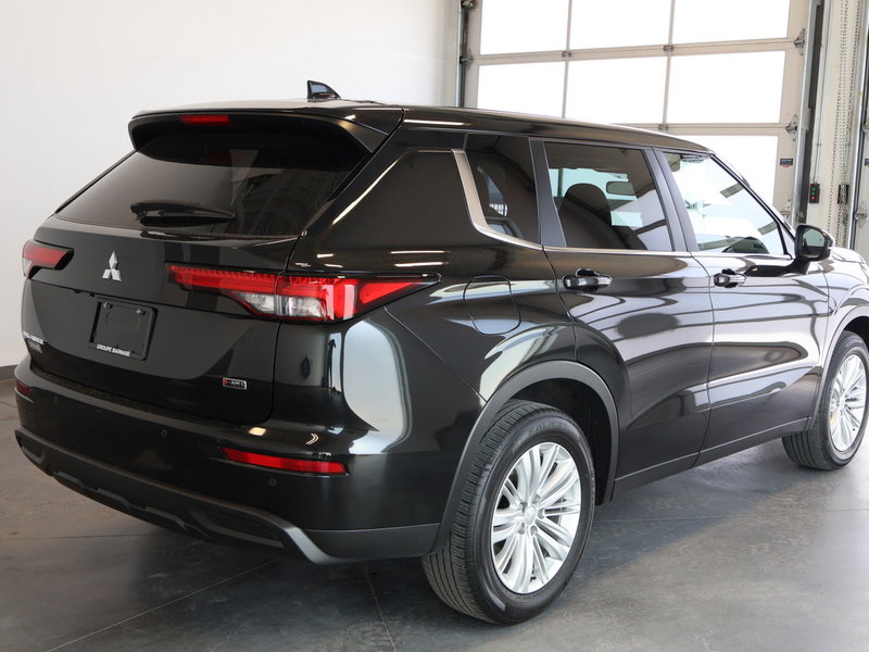 2022 Mitsubishi Outlander ES AWC
