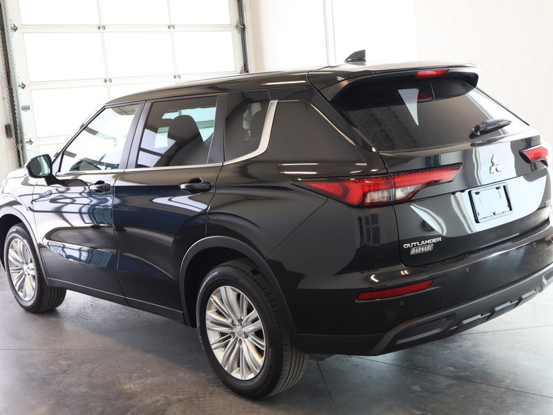 2022 Mitsubishi Outlander ES AWC