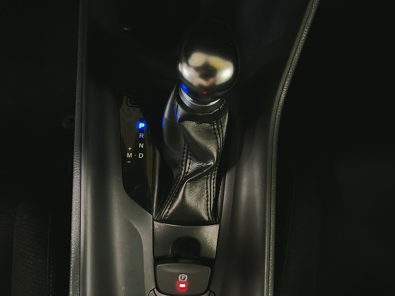 2019 Toyota C-HR  A/C + Backup camera