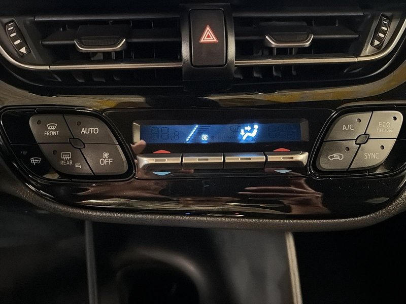 2019 Toyota C-HR  A/C + Backup camera