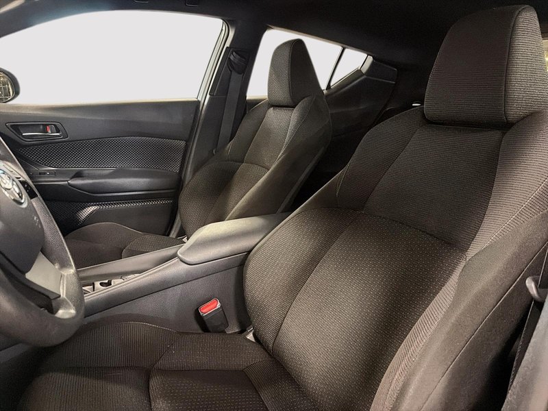 2019 Toyota C-HR  A/C + Backup camera