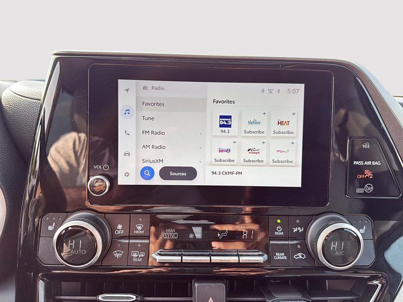 Toyota Highlander Hybrid XLE AWD 2023 SIÈGES MEMOIRES - VOLANT CHAUFFANT - NAVIGATION