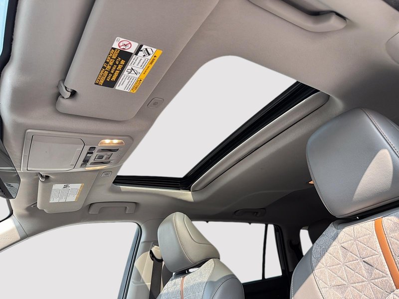 Toyota Highlander Hybrid XLE AWD 2023 SIÈGES MEMOIRES - VOLANT CHAUFFANT - NAVIGATION