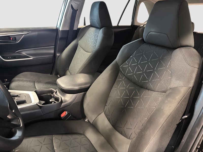 2021 Toyota RAV4 LE AWD + CARPLAY + HEATED SEATS