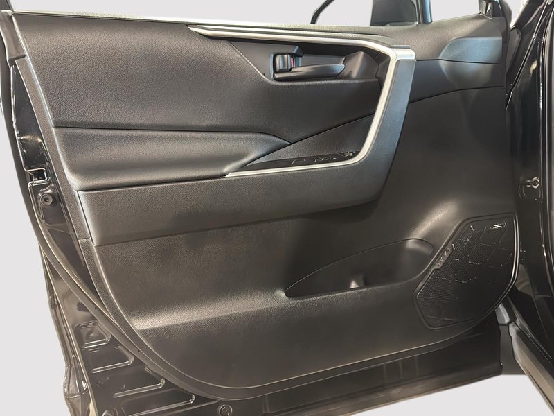 2021 Toyota RAV4 LE AWD + CARPLAY + HEATED SEATS