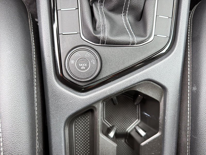 2023 Volkswagen Taos Comfortline AWD + Heated seats + CarPlay