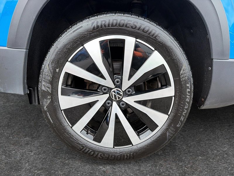 2023 Volkswagen Taos Comfortline AWD + Heated seats + CarPlay