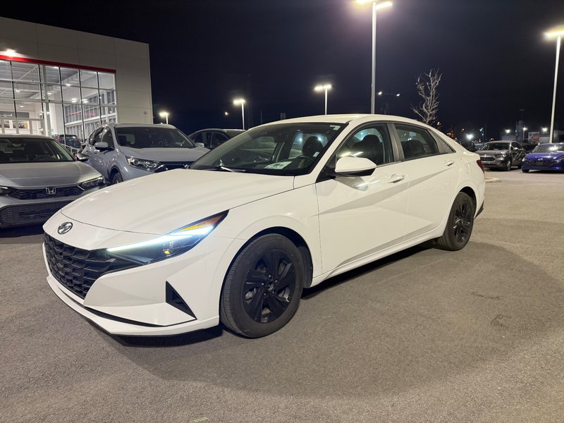 2023 Hyundai Elantra Preferred in Montreal, Quebec