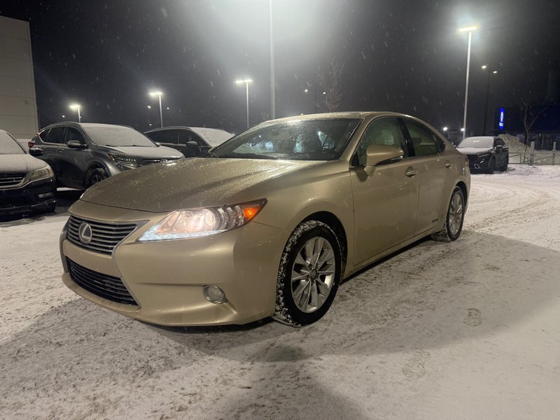 Lexus ES 300h  2013 à Montréal, Québec