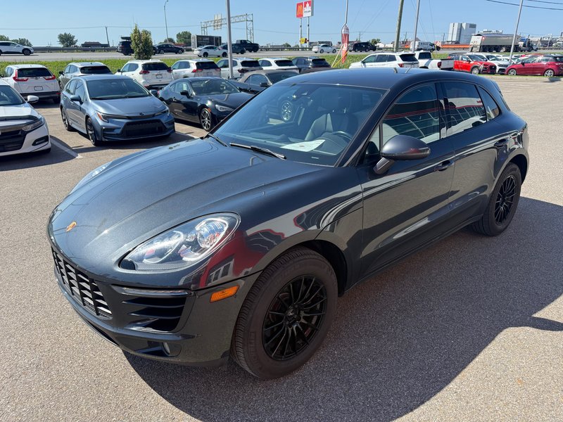 2017 Porsche Macan BASE/AWD in Lachenaie, Quebec