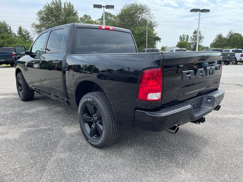 2022 Ram 1500 Classic Express Head Turning Crew Cab with Black Wheels Incredible Low KM