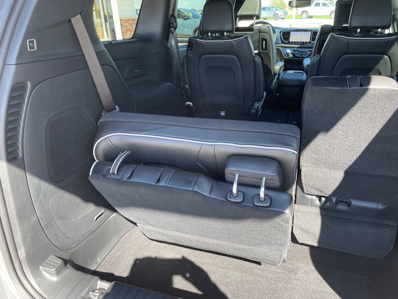 2022 Chrysler Pacifica Limited S Appearance with Panoramic Sunroof