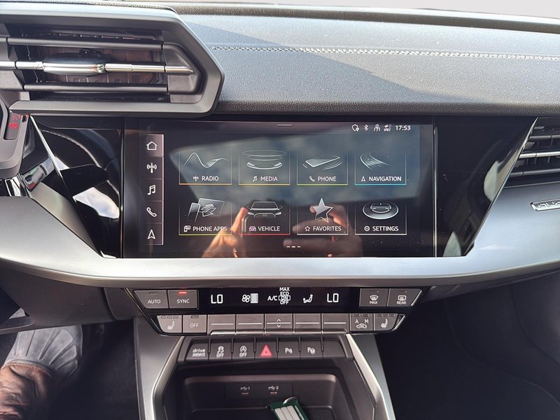 2023 Audi A3 SEDAN Komfort AWD • LEATHER • SUNROOF • HEATED SEATS • BACKUP CAMERA •+++