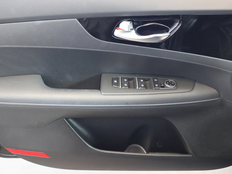 2024 Kia Forte EX CARPLAY + HEATED SEAT + HEATED LEATHER STEERING WHEEL + A/C