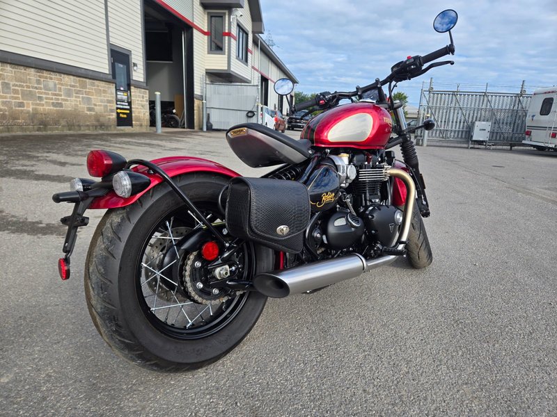 Triumph Bonneville Bobber GOLD LINE LIMITED EDITION 2022 NEUF ! Seulement 1500 KM