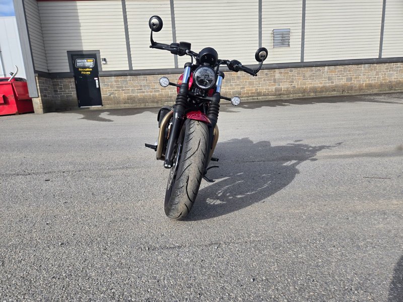 Triumph Bonneville Bobber GOLD LINE LIMITED EDITION 2022 NEUF ! Seulement 1500 KM