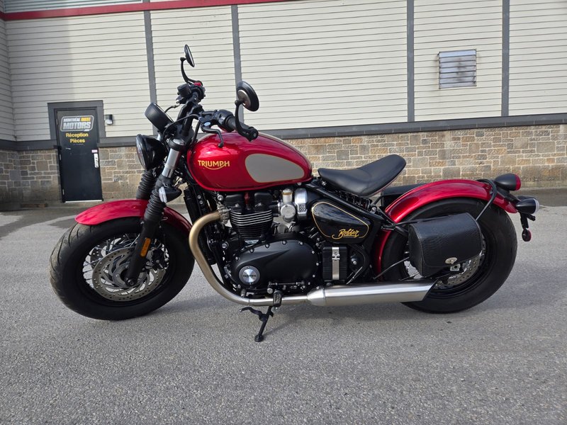 Triumph Bonneville Bobber GOLD LINE LIMITED EDITION 2022 NEUF ! Seulement 1500 KM
