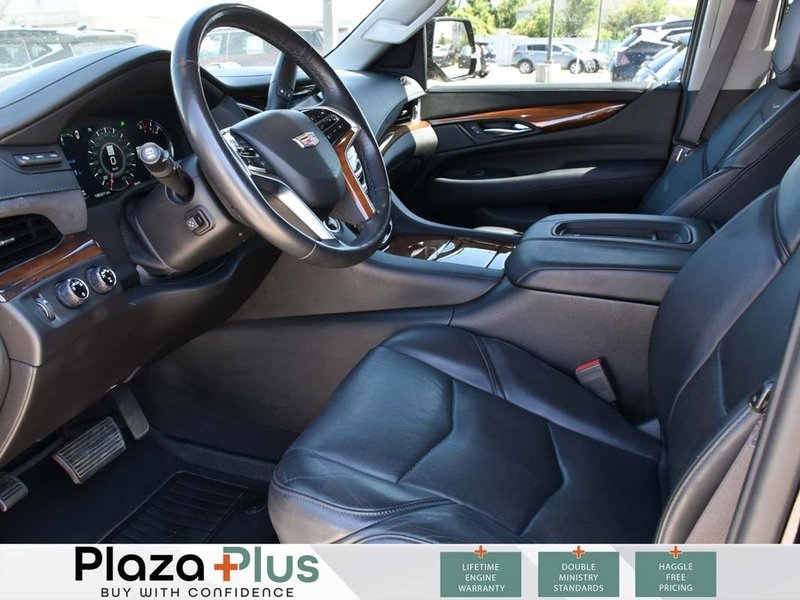 2017 Cadillac Escalade Luxury HEATED & VENTILATED LEATHER / SUNROOF