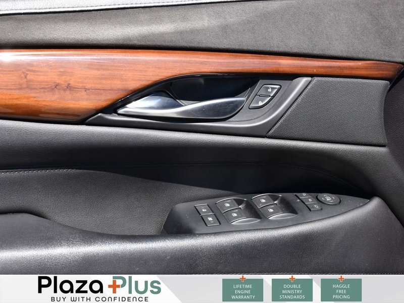 2017 Cadillac Escalade Luxury HEATED & VENTILATED LEATHER / SUNROOF