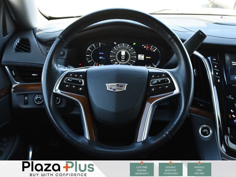 2017 Cadillac Escalade Luxury HEATED & VENTILATED LEATHER / SUNROOF