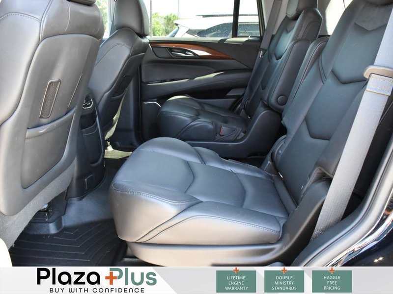 2017 Cadillac Escalade Luxury HEATED & VENTILATED LEATHER / SUNROOF