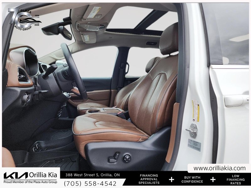 2017 Chrysler Pacifica Limited LEATHER SEATS | PANORAMIC SUNROOF | POWER SLIDING DOORS
