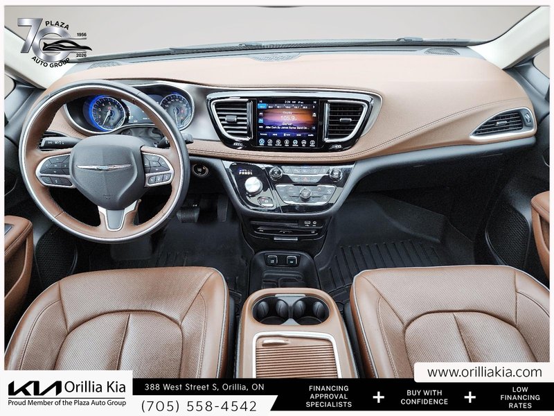 2017 Chrysler Pacifica Limited LEATHER SEATS | PANORAMIC SUNROOF | POWER SLIDING DOORS