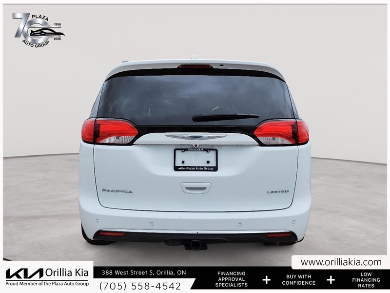 2017 Chrysler Pacifica Limited LEATHER SEATS | PANORAMIC SUNROOF | POWER SLIDING DOORS