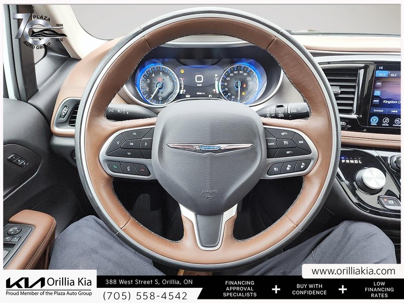 2017 Chrysler Pacifica Limited LEATHER SEATS | PANORAMIC SUNROOF | POWER SLIDING DOORS