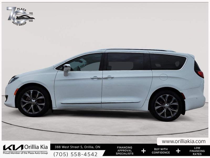 2017 Chrysler Pacifica Limited LEATHER SEATS | PANORAMIC SUNROOF | POWER SLIDING DOORS