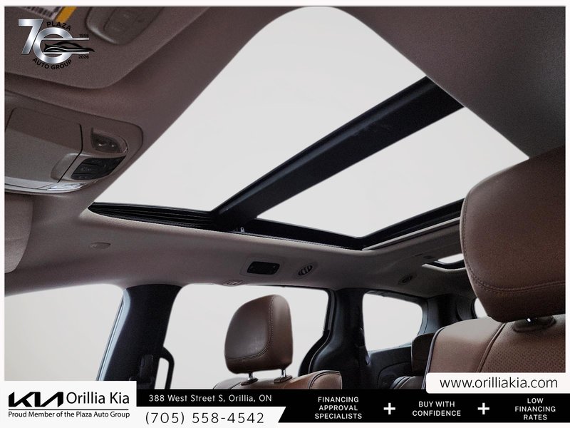 2017 Chrysler Pacifica Limited LEATHER SEATS | PANORAMIC SUNROOF | POWER SLIDING DOORS