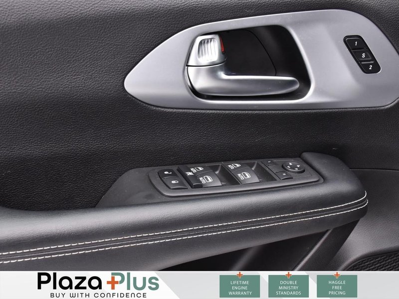 2022 Chrysler Pacifica Touring Limited 8 Passenger | Leather | Loaded